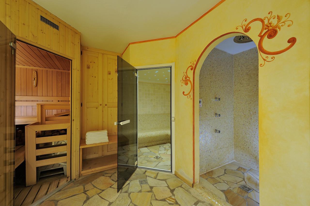 Апарт отель Chalet Dei Pini Мадонна-ди-Кампильо Экстерьер фото