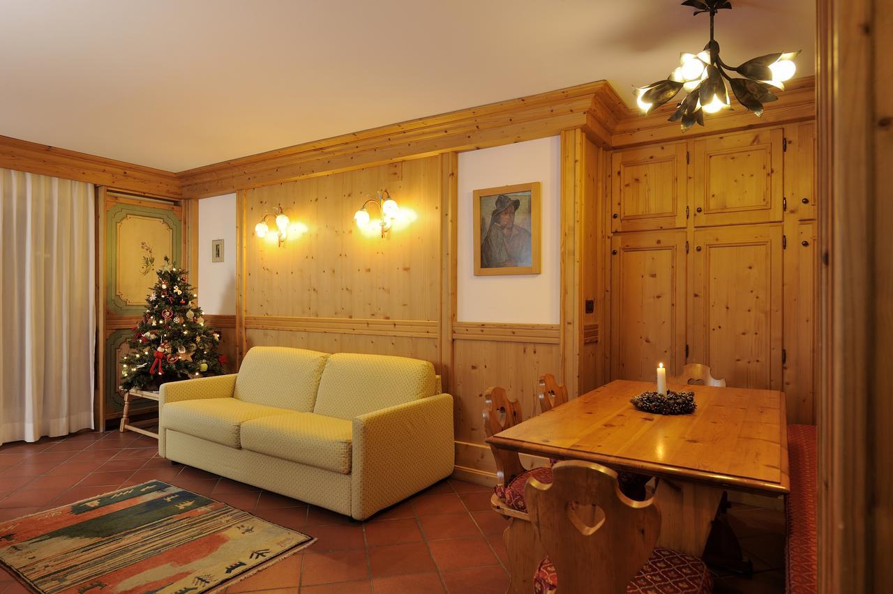 Апарт отель Chalet Dei Pini Мадонна-ди-Кампильо Экстерьер фото