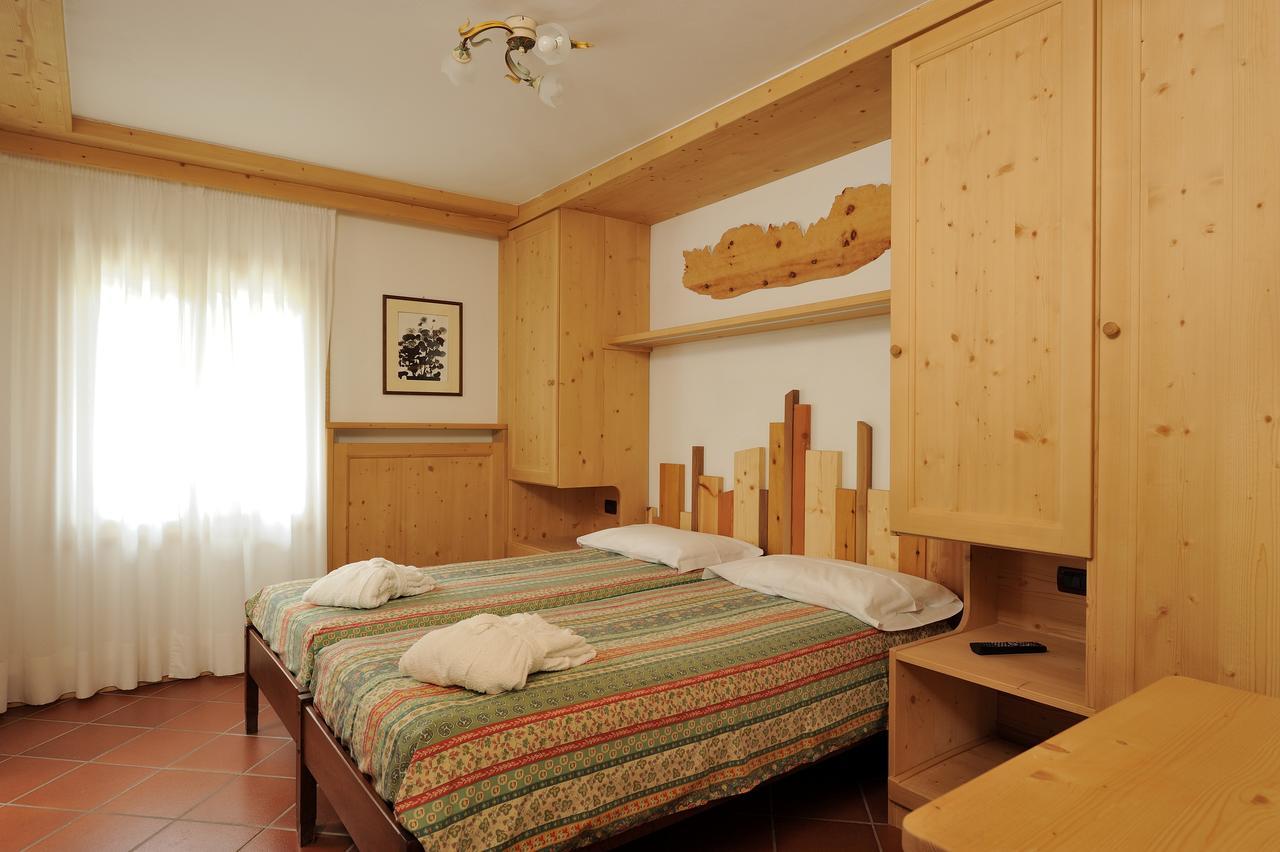 Апарт отель Chalet Dei Pini Мадонна-ди-Кампильо Экстерьер фото