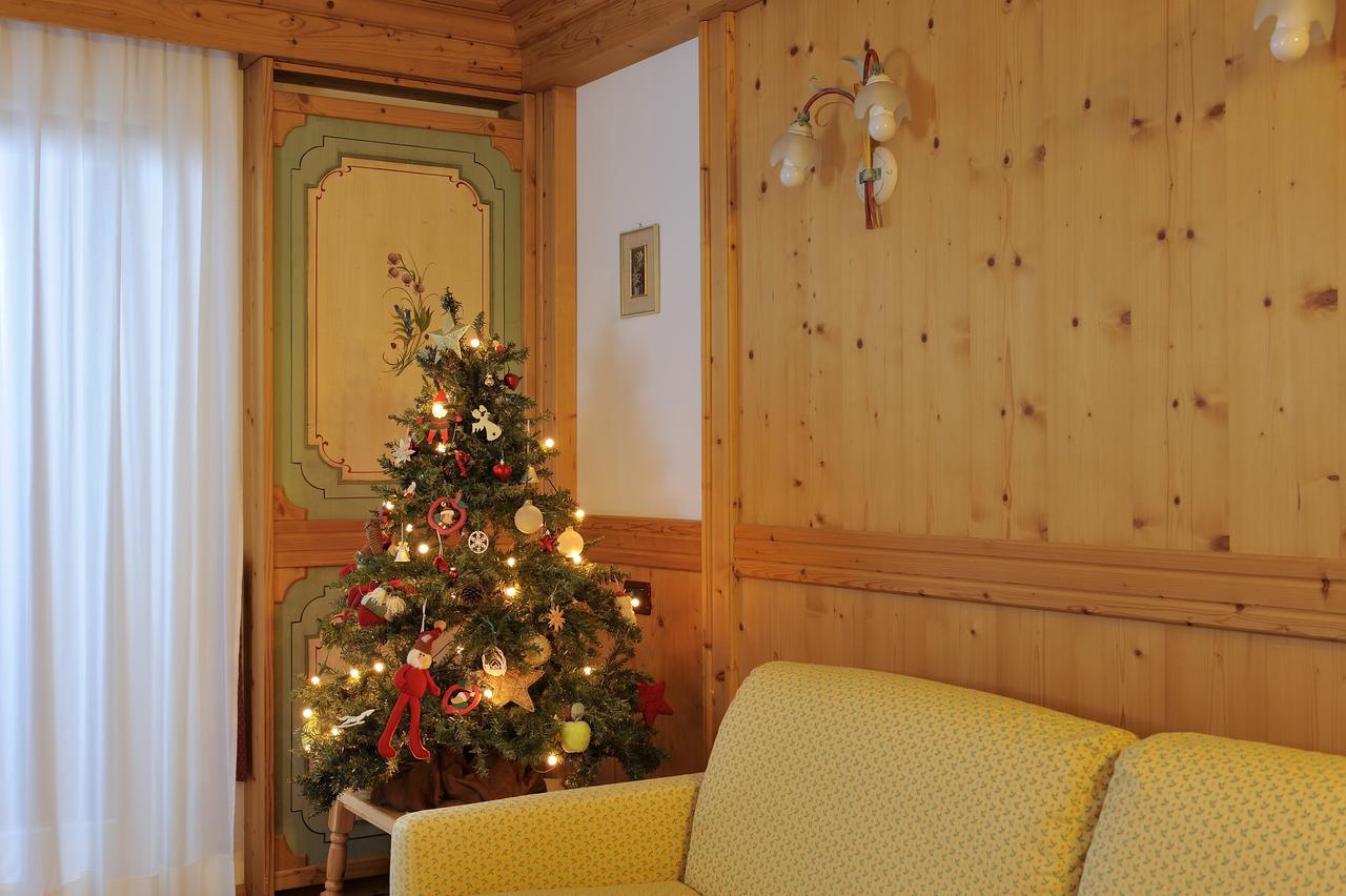 Апарт отель Chalet Dei Pini Мадонна-ди-Кампильо Экстерьер фото