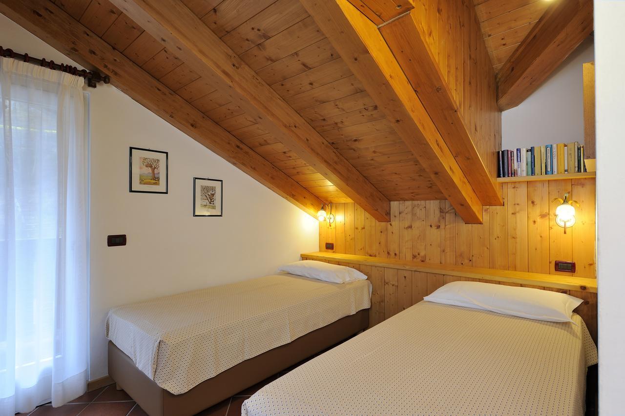 Апарт отель Chalet Dei Pini Мадонна-ди-Кампильо Экстерьер фото