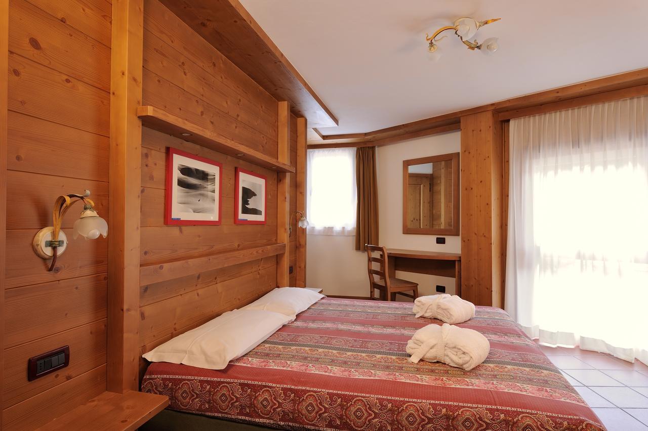 Апарт отель Chalet Dei Pini Мадонна-ди-Кампильо Экстерьер фото
