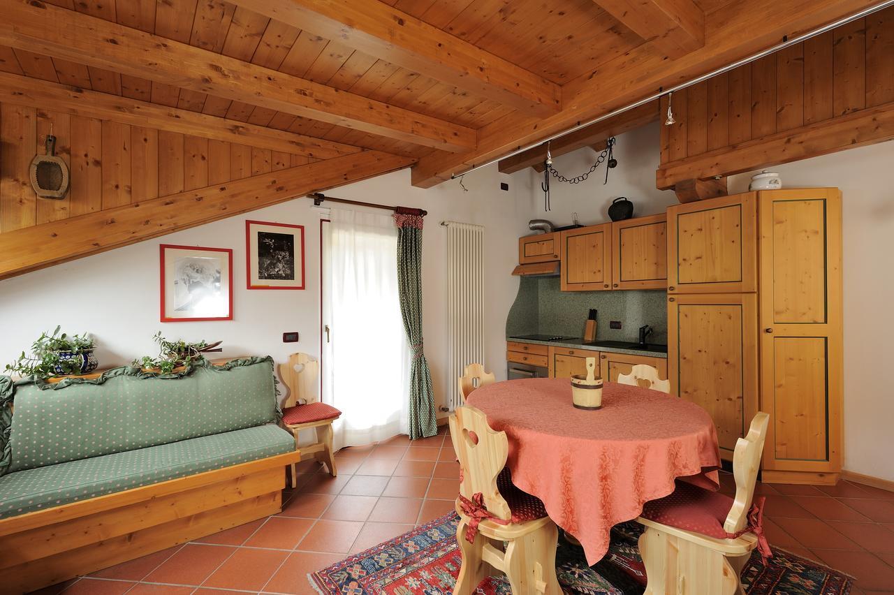 Апарт отель Chalet Dei Pini Мадонна-ди-Кампильо Экстерьер фото