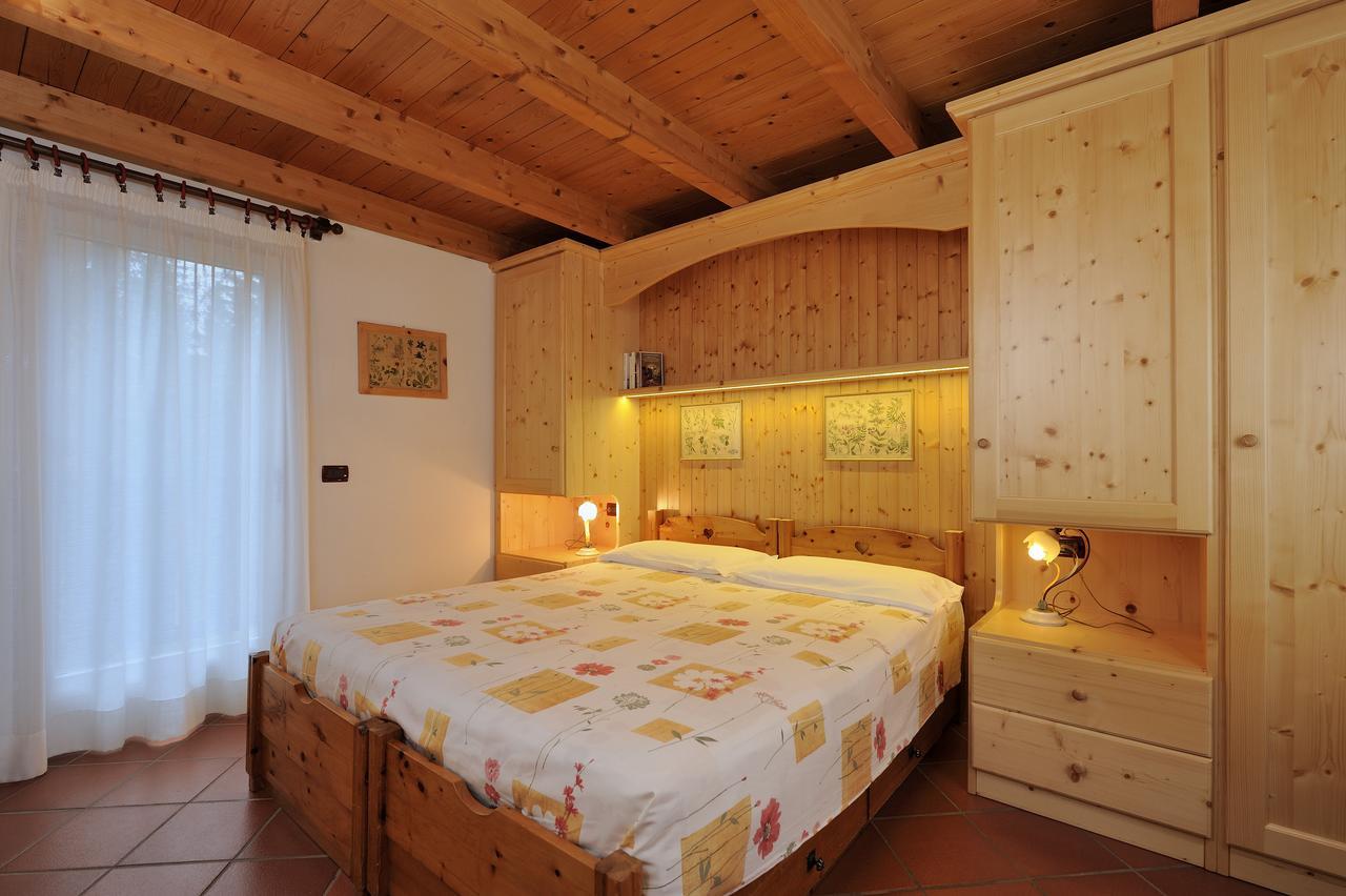 Апарт отель Chalet Dei Pini Мадонна-ди-Кампильо Экстерьер фото
