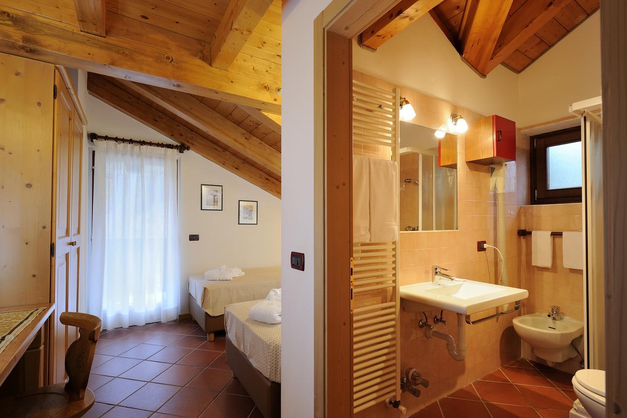 Апарт отель Chalet Dei Pini Мадонна-ди-Кампильо Экстерьер фото