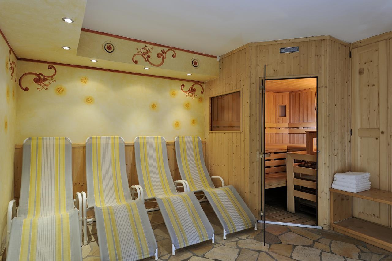 Апарт отель Chalet Dei Pini Мадонна-ди-Кампильо Экстерьер фото