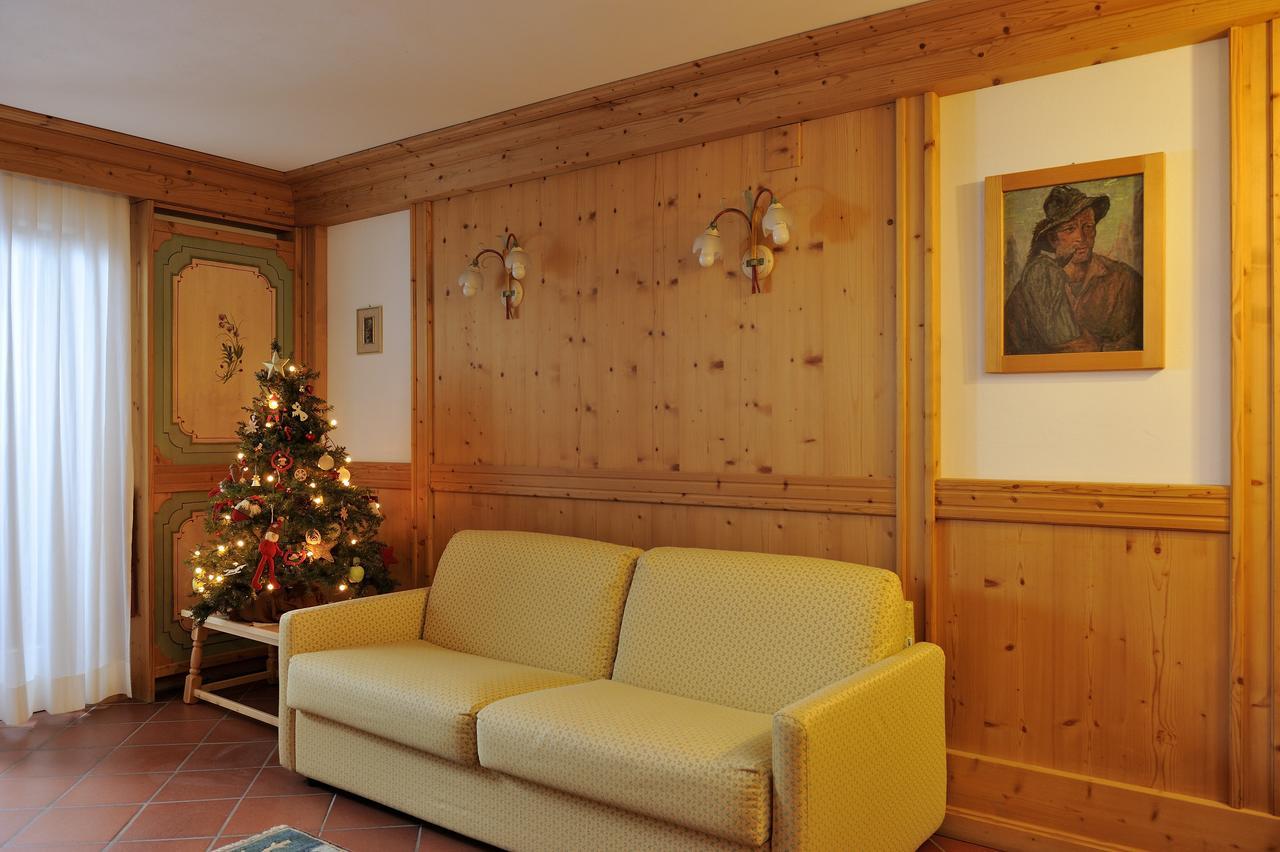 Апарт отель Chalet Dei Pini Мадонна-ди-Кампильо Экстерьер фото