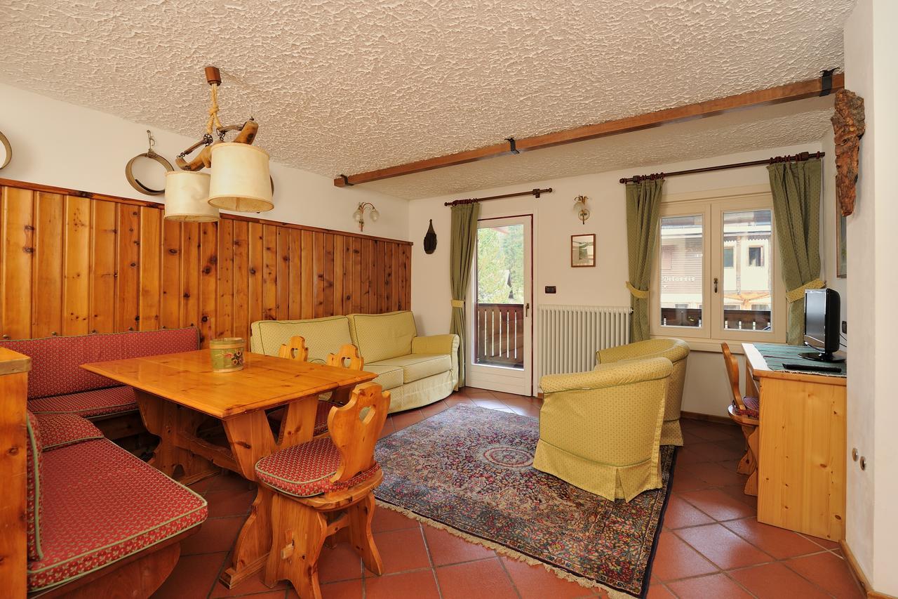 Апарт отель Chalet Dei Pini Мадонна-ди-Кампильо Экстерьер фото